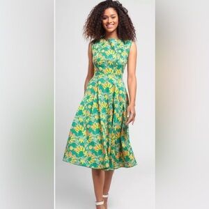 NWT Bright and Beautiful Green and Yellow Sleeveless Midi Astrid Dress 26